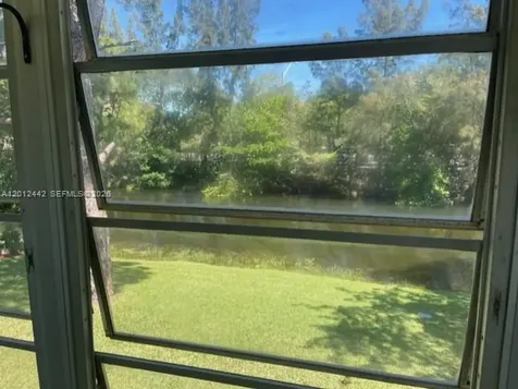 384 Durham L Deerfield Beach FL 33442