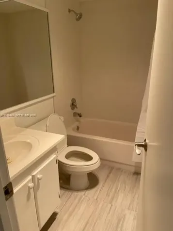 384 Durham L Deerfield Beach FL 33442