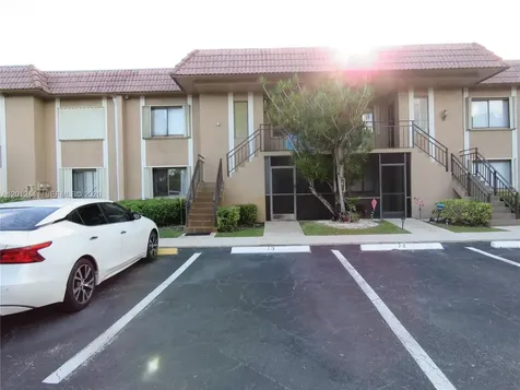 205 Lakeview Drive Weston FL 33326
