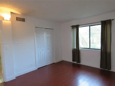 205 Lakeview Drive Weston FL 33326