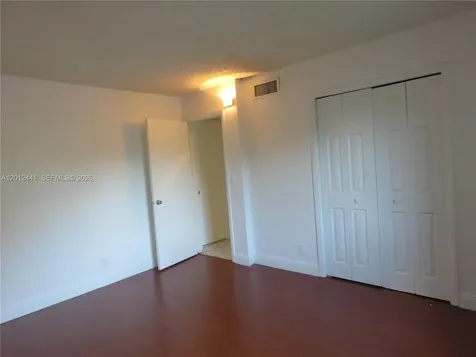 205 Lakeview Drive Weston FL 33326