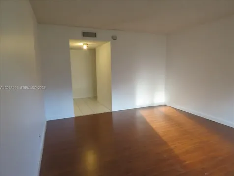 205 Lakeview Drive Weston FL 33326