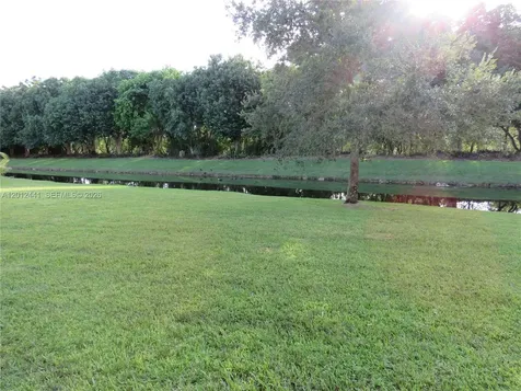 205 Lakeview Drive Weston FL 33326