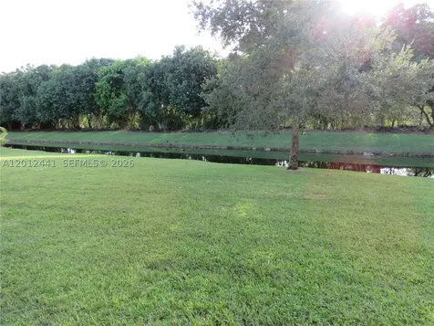 205 Lakeview Drive Weston FL 33326