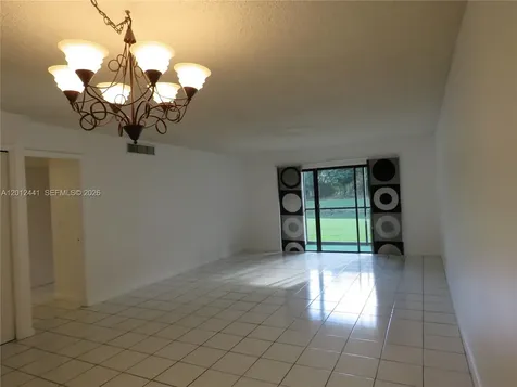205 Lakeview Drive Weston FL 33326
