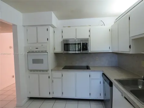 205 Lakeview Drive Weston FL 33326