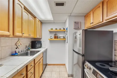 800 West Avenue Miami Beach FL 33139