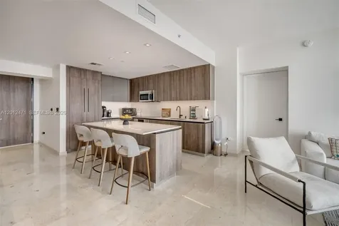 68 SE 6th Street Miami FL 33131