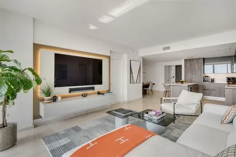 68 SE 6th Street Miami FL 33131
