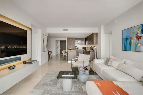 68 SE 6th Street Miami FL 33131