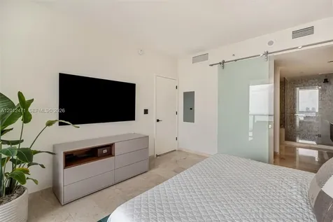 68 SE 6th Street Miami FL 33131