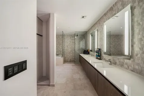 68 SE 6th Street Miami FL 33131