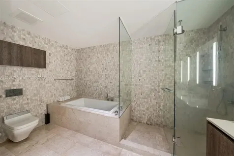 68 SE 6th Street Miami FL 33131