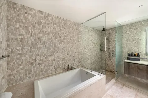 68 SE 6th Street Miami FL 33131