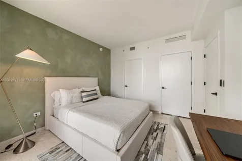 68 SE 6th Street Miami FL 33131