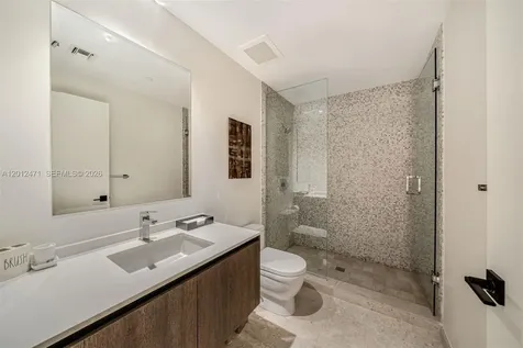 68 SE 6th Street Miami FL 33131