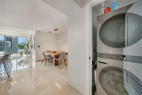 68 SE 6th Street Miami FL 33131