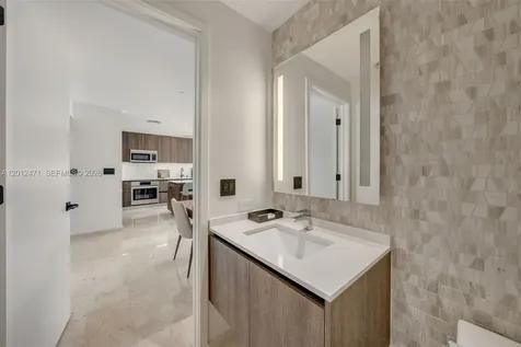 68 SE 6th Street Miami FL 33131