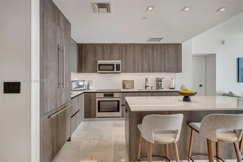 68 SE 6th Street Miami FL 33131