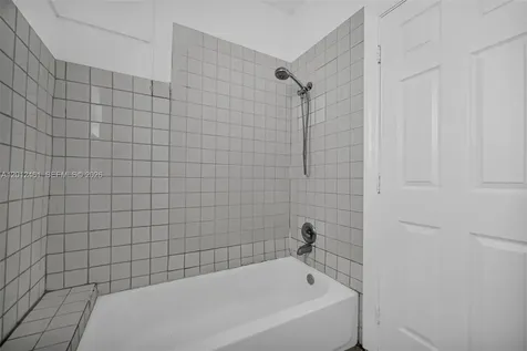 452 NE 30th Street Miami FL 33137