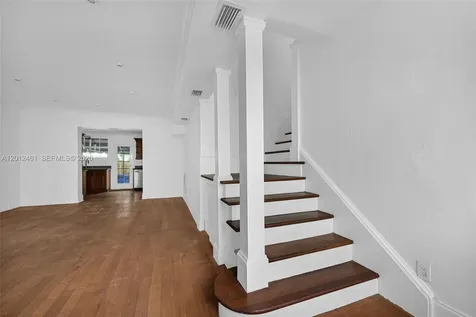 452 NE 30th Street Miami FL 33137