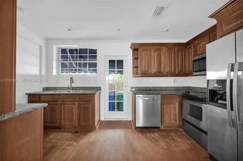 452 NE 30th Street Miami FL 33137