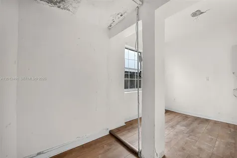 452 NE 30th Street Miami FL 33137