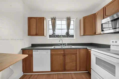 452 NE 30th Street Miami FL 33137