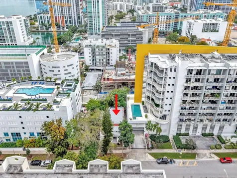 452 NE 30th Street Miami FL 33137