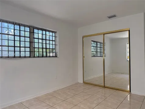 1820 NW 19th Avenue Miami FL 33125
