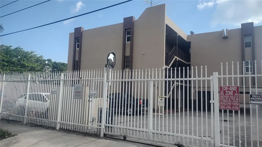 652 NW 3rd Street Miami FL 33128