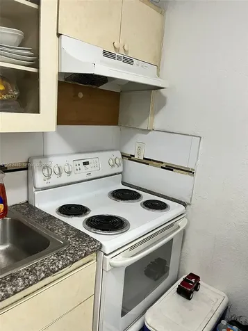 652 NW 3rd Street Miami FL 33128