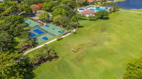 4421 Dogwood Circle Weston FL 33331