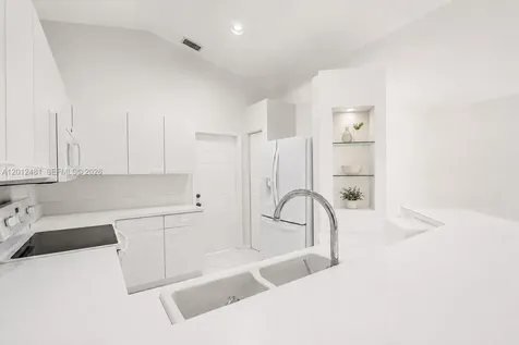 4421 Dogwood Circle Weston FL 33331