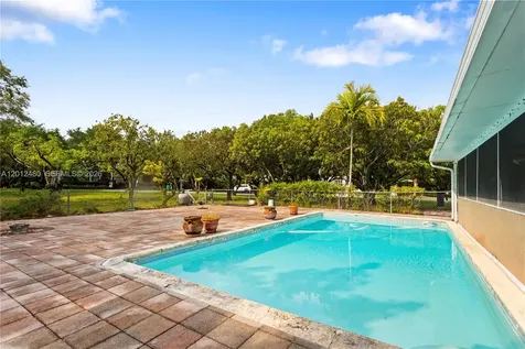 10851 SW 68th Avenue Pinecrest FL 33156