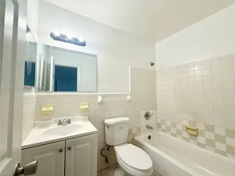 220 NE 41st Street Oakland Park FL 33334