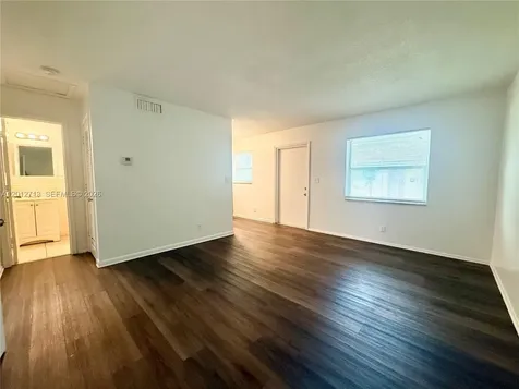 220 NE 41st Street Oakland Park FL 33334