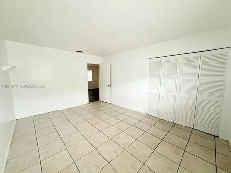 220 NE 41st Street Oakland Park FL 33334