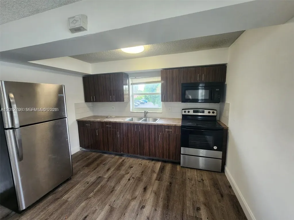4117 Woodside Drive Coral Springs FL 33065