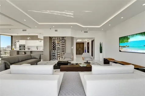 20281 E Country Club Drive Aventura FL 33180