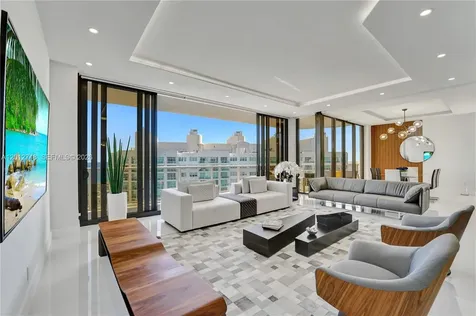 20281 E Country Club Drive Aventura FL 33180