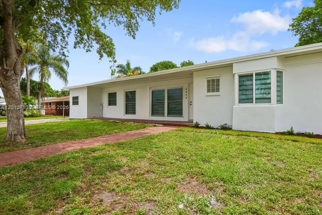 4948 SW 90th Terrace Cooper City FL 33328