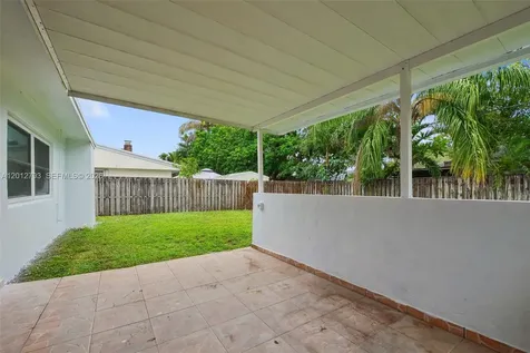 4948 SW 90th Terrace Cooper City FL 33328