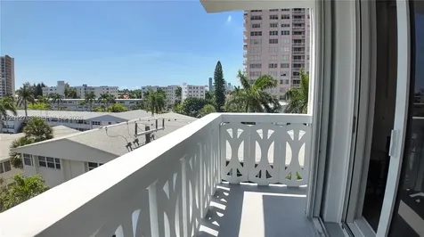 3113 S Ocean Drive Hallandale Beach FL 33009