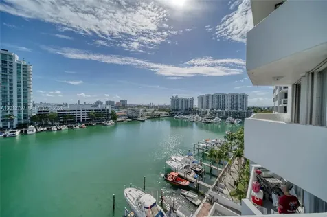 7933 West Drive North Bay Village FL 33141
