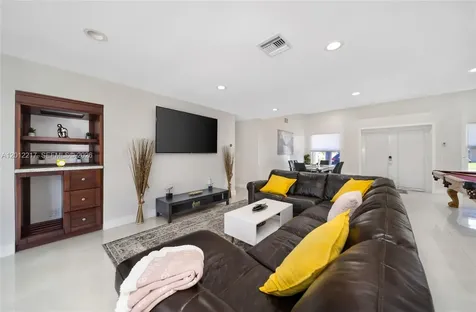 31 SE 12th Street Pompano Beach FL 33060