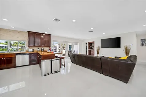 31 SE 12th Street Pompano Beach FL 33060