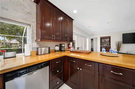 31 SE 12th Street Pompano Beach FL 33060