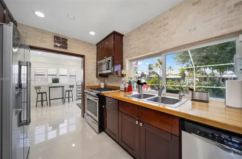 31 SE 12th Street Pompano Beach FL 33060