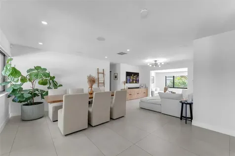 9250 SW 44th Street Miami FL 33165